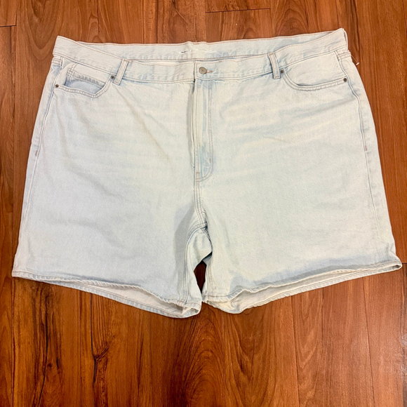 Old Navy Women’s Plus Size Light Wash Denim Shorts – Slouchy Straight, Size 28W - Picture 1 of 7